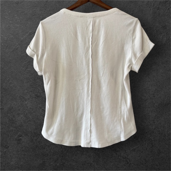 Pilcro Ribbed Henley Tee Any way you button it, the Andie is essential. Crafted - Picture 5 of 13